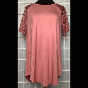 XL Zenana rose gold with lace short sleeve top. No tags, but unworn.
